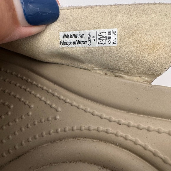 Crocs Leigh Ann Slingback Wedge Heels Womens Sz 9 Beige Fabric Sandals EUC - Picture 14 of 16